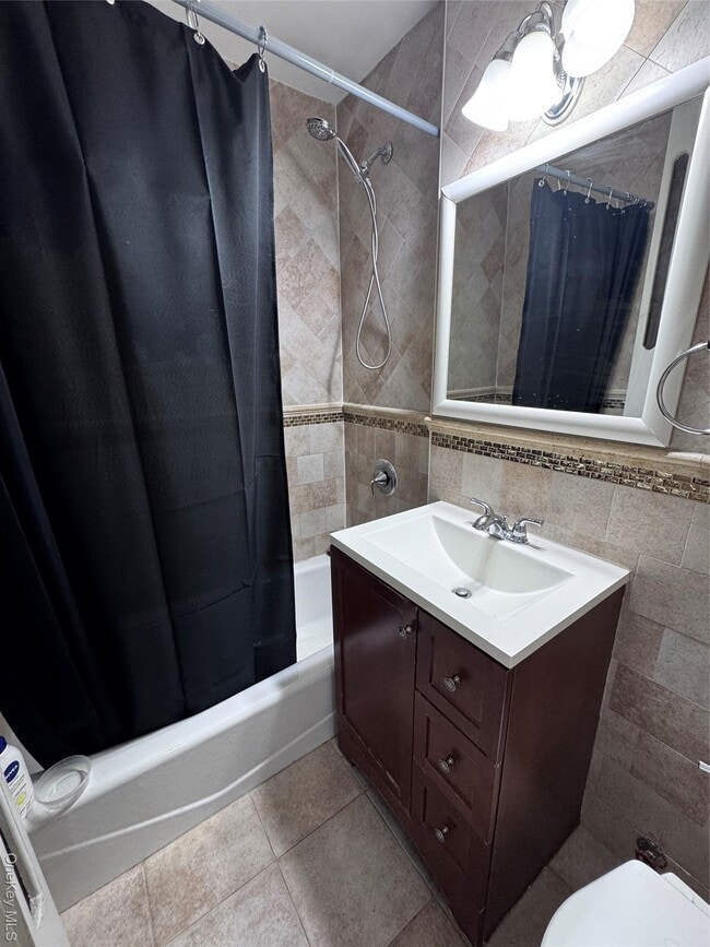 Building Photo - 44-10 Macnish St