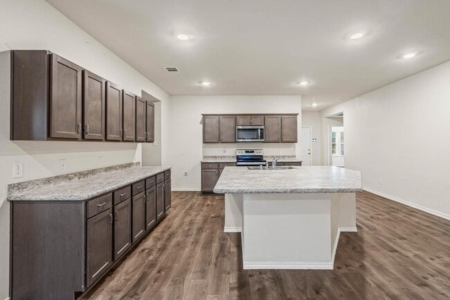 Building Photo - 2120 Tulipwood Dr