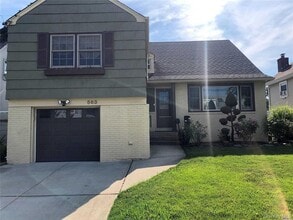 Building Photo - 563 Albemarle Pl