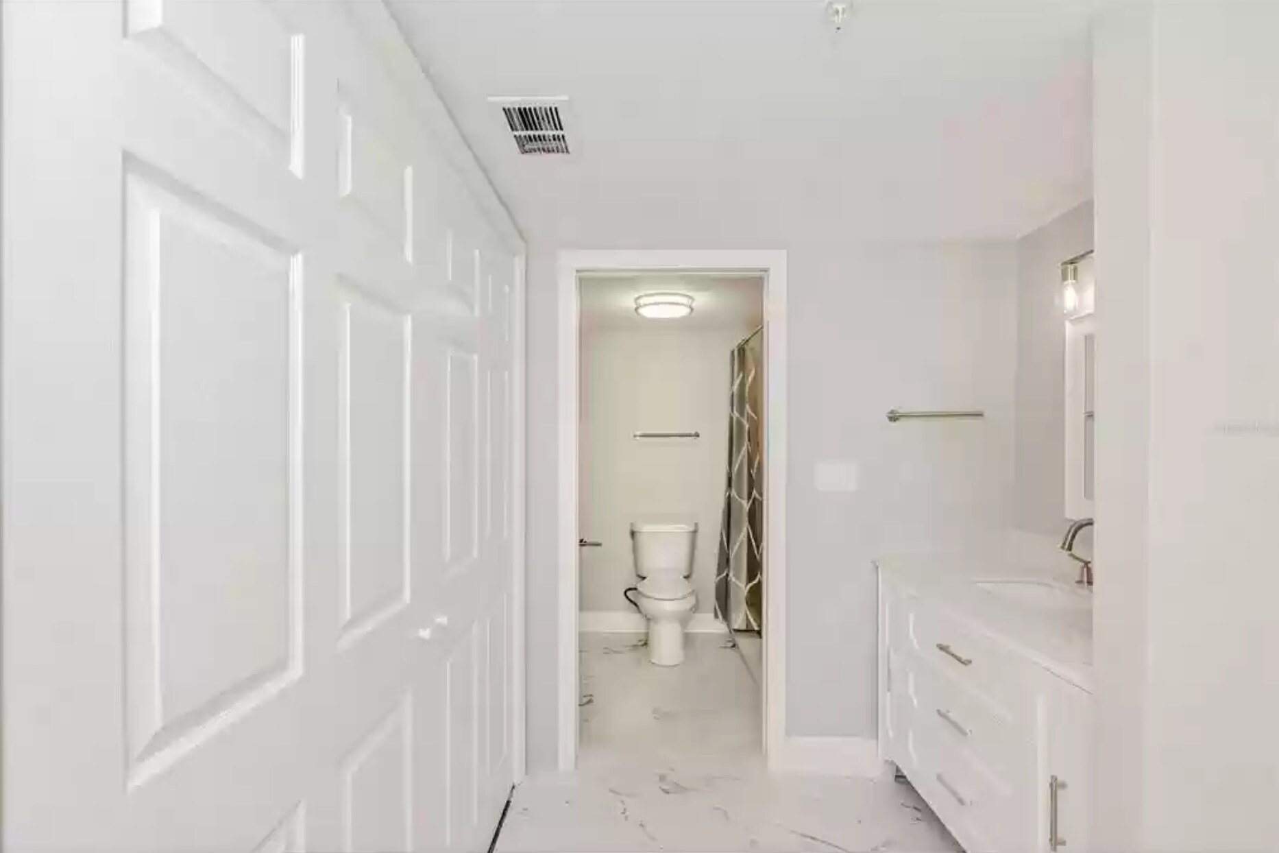 Bathroom - 812 Pinewood Ct
