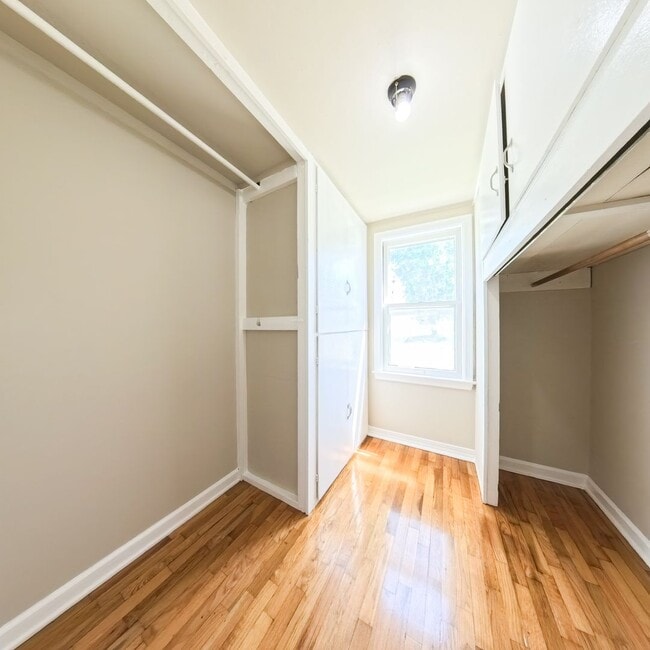 Building Photo - Newly updated 2 bedroom 1 bathroom home-Ad...