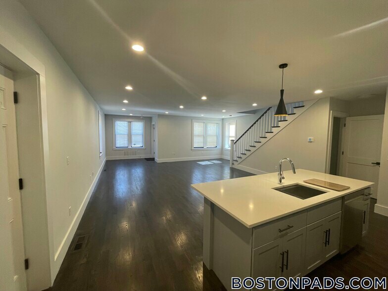 Building Photo - 54 Taylor St