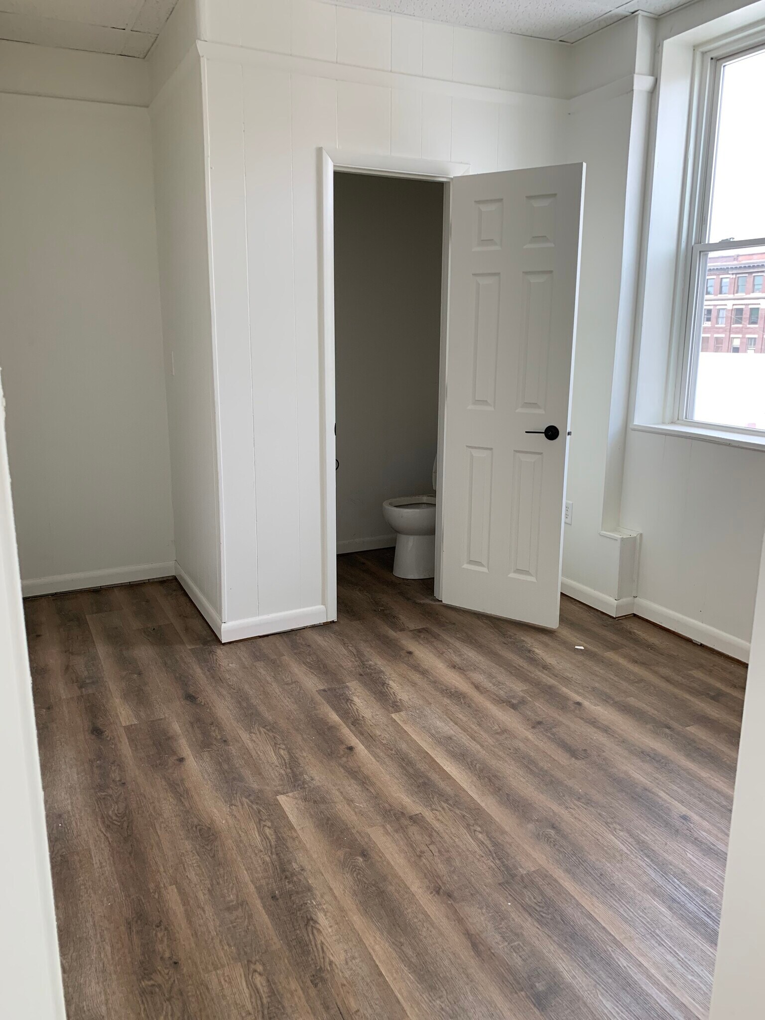 Building Photo - 19 W Washington St Apt 3
