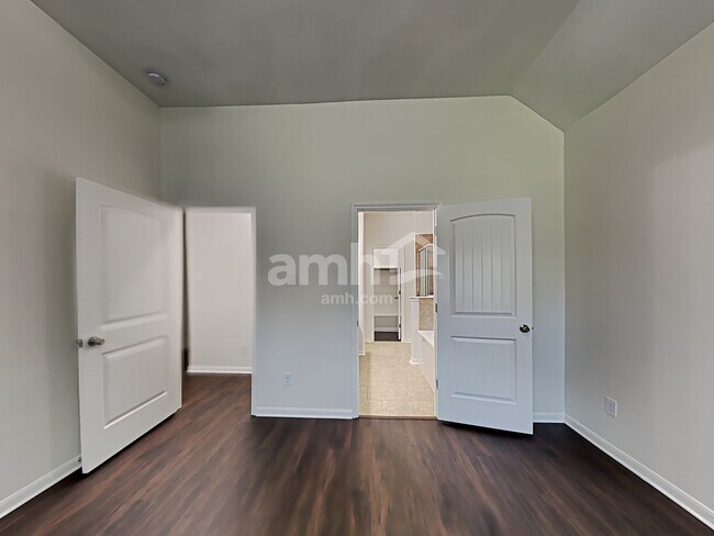 Building Photo - 1735 Park Oak Drive