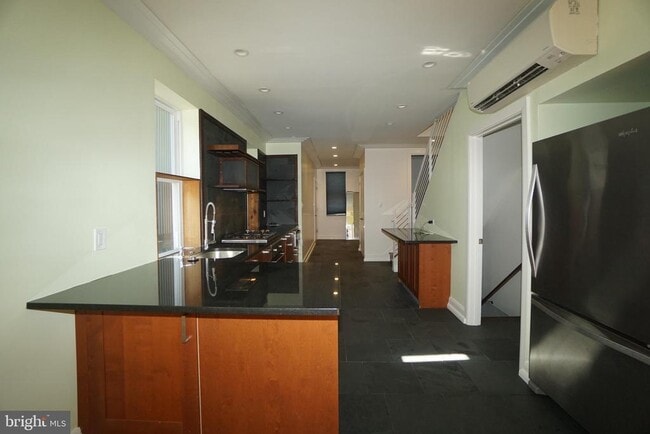 Primary Photo - 1707 N Howard St