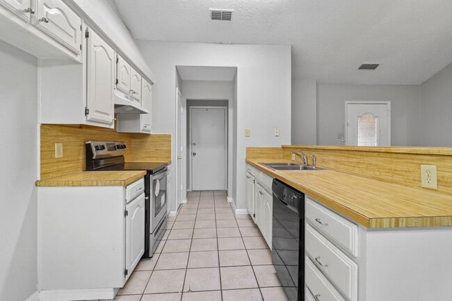Building Photo - 740 Prairie Creek Dr