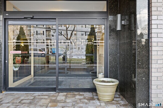 Building Photo - 65 Glenbrook Rd