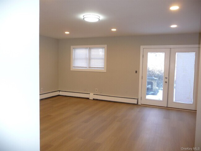 Building Photo - 91 Sarah Ln