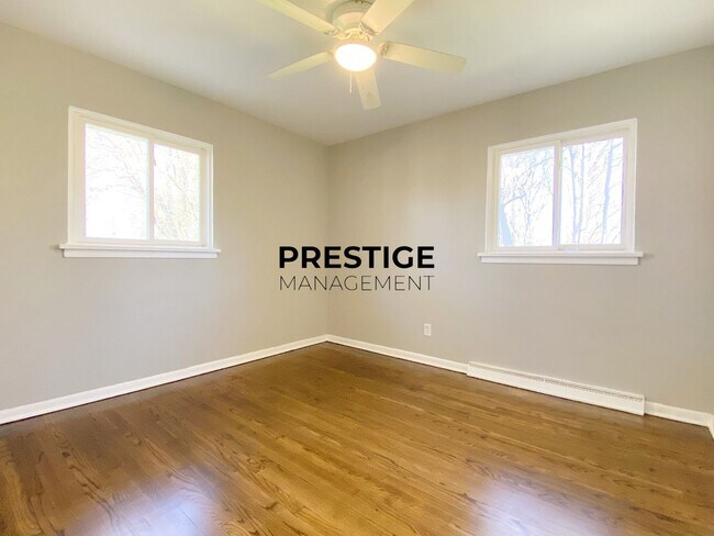 Building Photo - Large 3 Bedroom Home In Gary