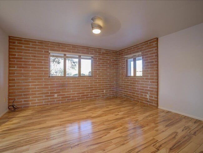 Building Photo - 4 Bedrooms, 3 Bathrooms