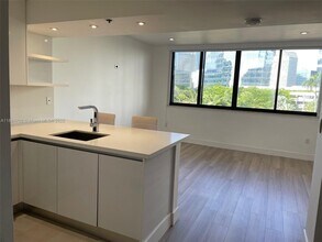 Building Photo - 540 Brickell Key Dr