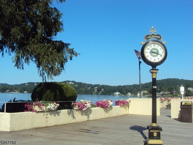 Building Photo - 13 S Shore Trail