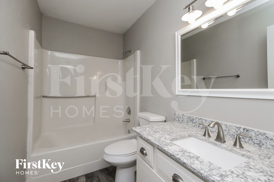 Building Photo - 2331 E Alameda Dr