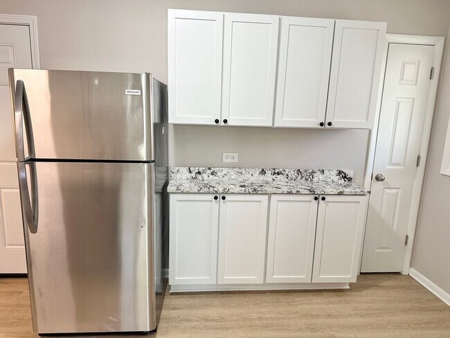 Building Photo - 525 Ryan Ln