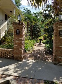 Building Photo - 1043 Martin St