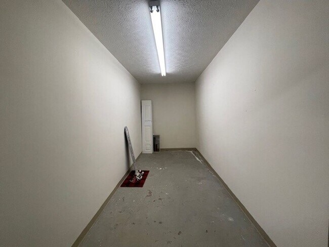 Building Photo - PRICE REDUCTION!!!  LOVELY 2 BEDROOM CONDO...