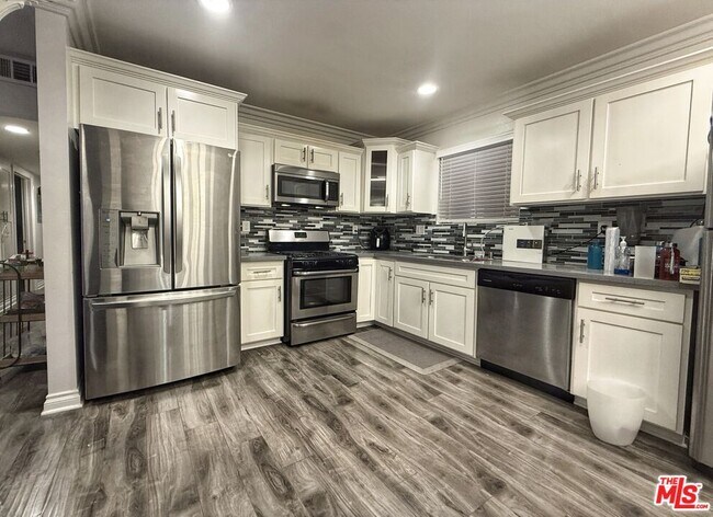 Building Photo - 4829 W 17th St