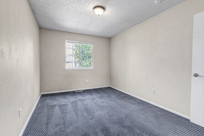 Building Photo - Spacious Home in Castle Rock