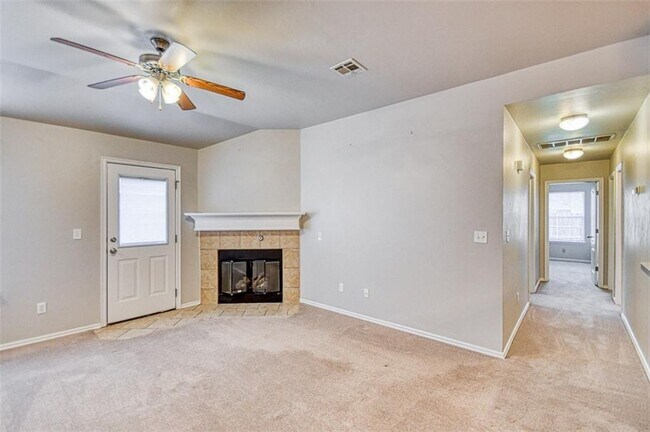 Building Photo - 4801 SE 77th St
