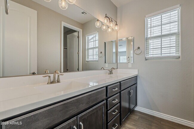 Building Photo - 3310 E Los Gatos Dr
