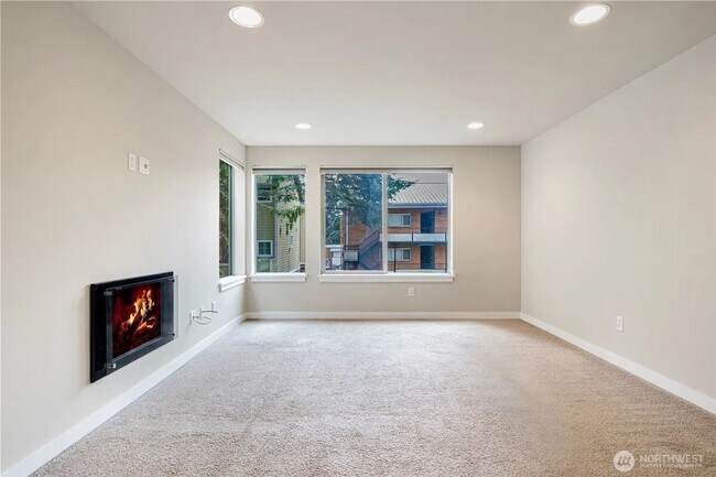 Building Photo - Urban Townhome in Lake City – 3B/2B, Garag...
