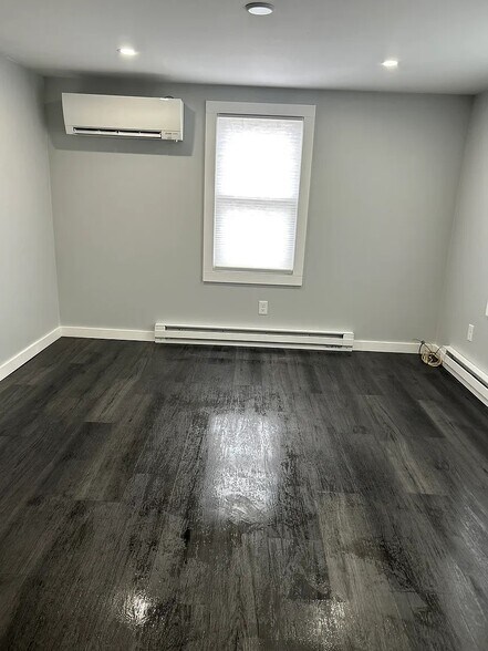 Building Photo - 41 Green Meadow Dr