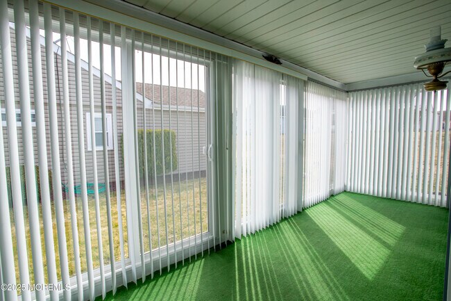 Building Photo - 73 Buckingham Dr N