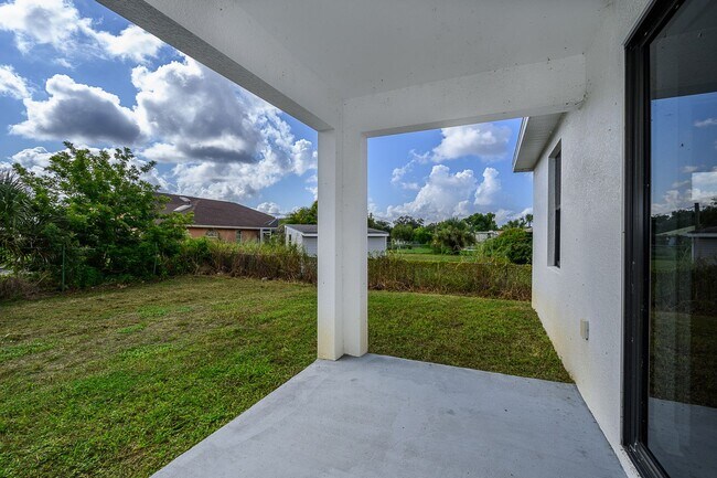 Building Photo - 3304 Glencove St