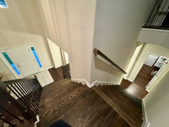 Building Photo - Stunning well kept 4 bed/ 3 bath home!