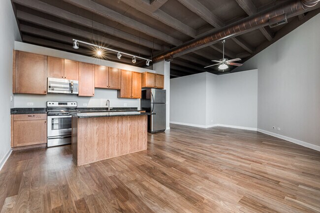 Building Photo - 4131 W Belmont Ave