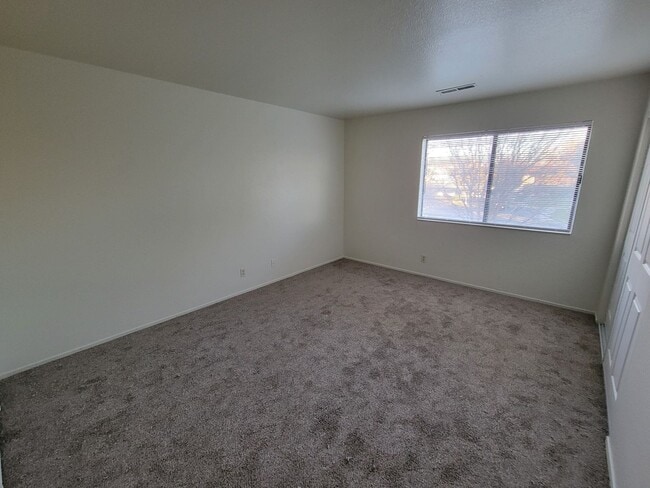 Building Photo - 2 Story Condo in Corning - Richfield Garde...