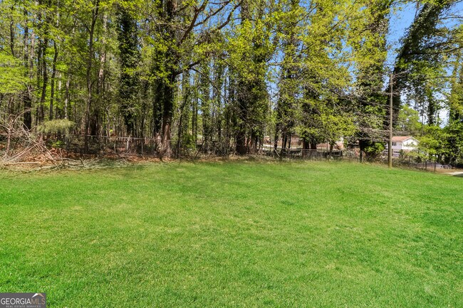 Building Photo - 2255 Kings Forest Dr SE