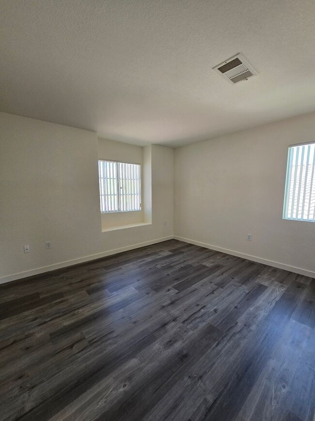 Building Photo - A Fabulous 3 Bedroom Home in Seven Hills