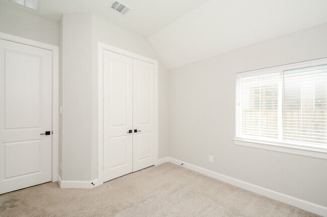 Building Photo - 2902 Tanager Trace