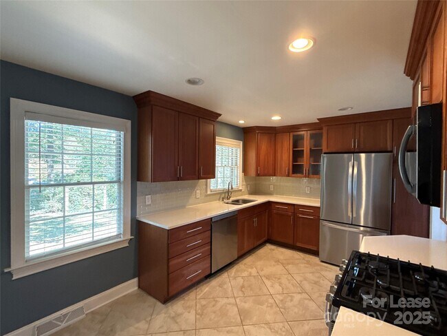 Building Photo - 2209 Stonewood Dr