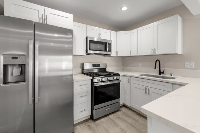 Building Photo - 5529 Dorothy Dr