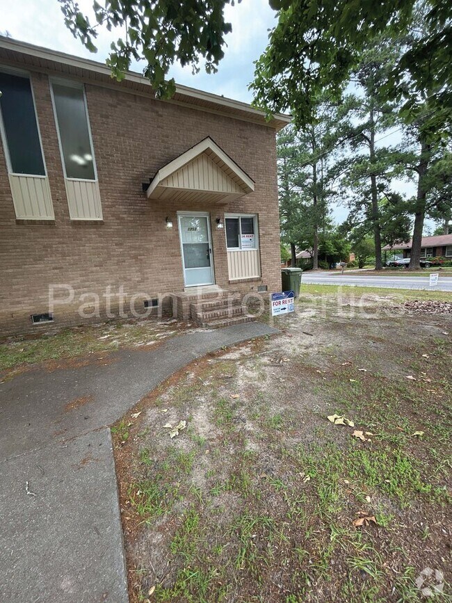 Building Photo - 1751-1753 Woodford Road - Outside CoC - R1...