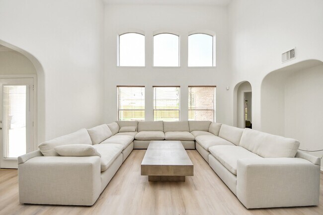 Building Photo - 527 Little River Ct