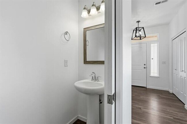 Building Photo - 124 S Glenbrook Ct