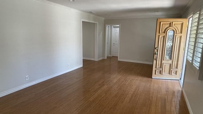 Primary Photo - 5138 W 141st St