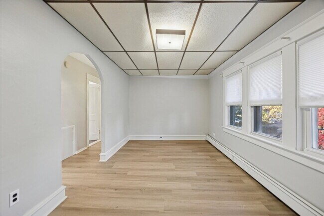 Building Photo - Bright and Airy 1-Bedroom with Private Ent...