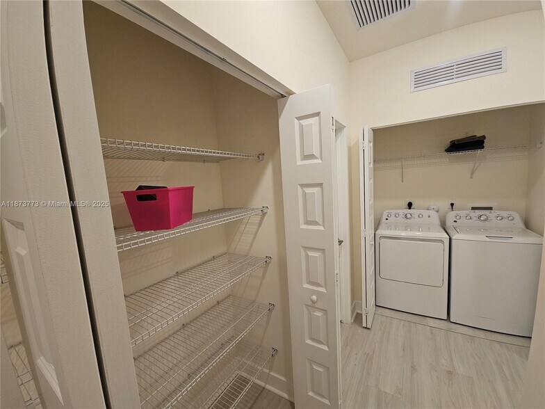 Building Photo - 4760 NW 83rd Pky