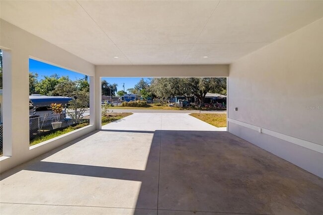 Building Photo - 118 Ruby Ave N