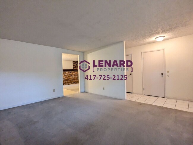 Building Photo - Spacious 3 Bedroom Home!