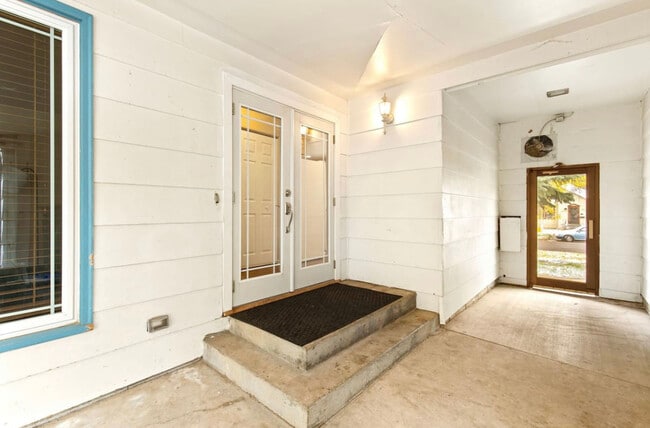 Building Photo - 2720 2nd Ave N