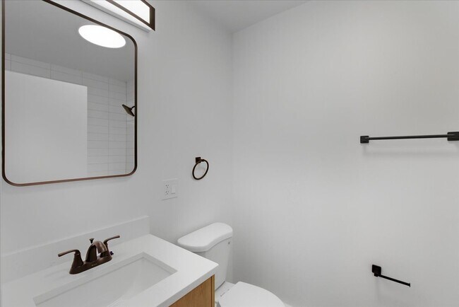 Building Photo - 7357 N Winchester Ave