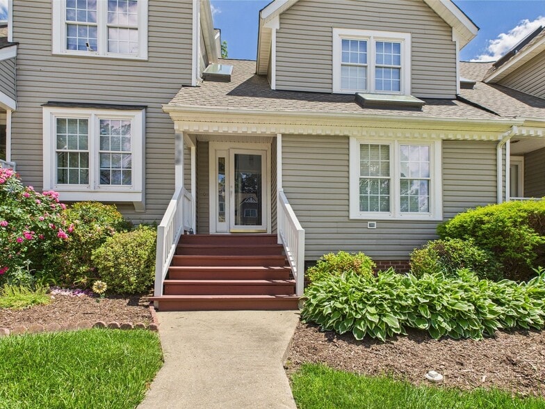 Primary Photo - 6138 Rolling Forest Cir
