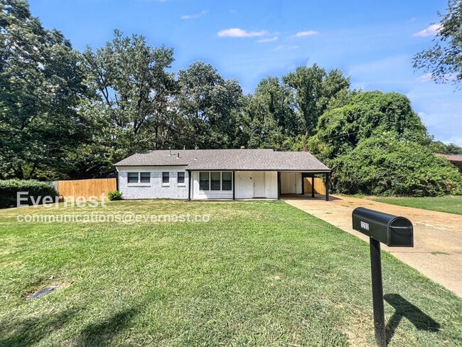Primary Photo - 1202 Town and Country Dr