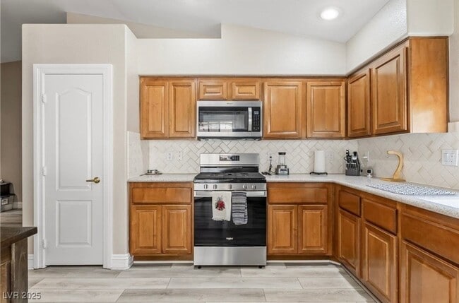 Building Photo - GORGEOUS 3 BEDROOM 2 BATH HOME