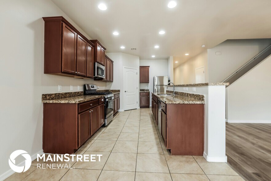 Building Photo - 8285 W Kittiwake Ln
